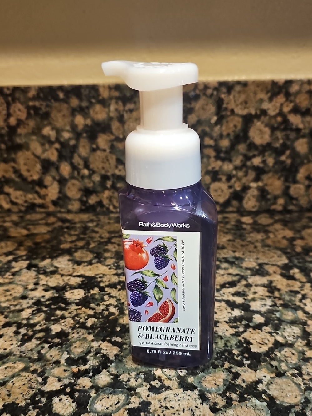 BBW Pomegranate & Blackberry gentle & clean foaming hand soap